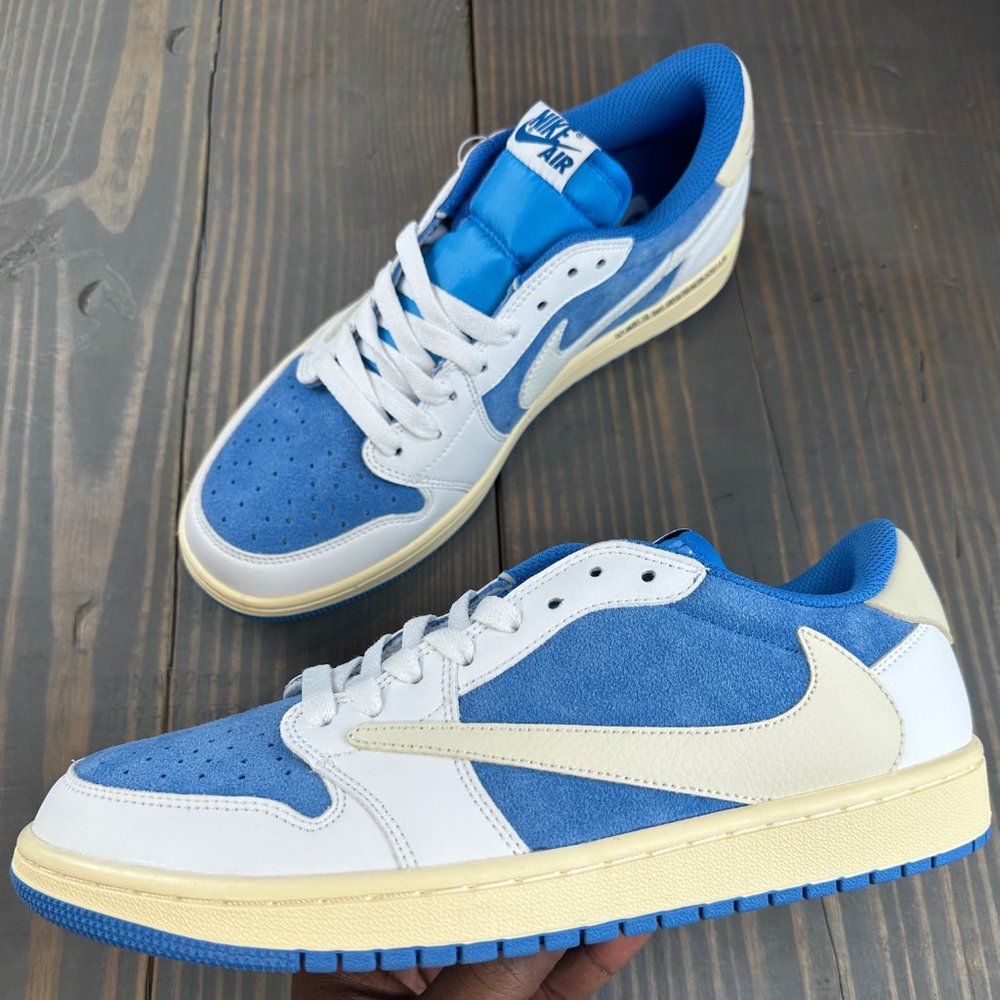 Nike Men's Blue and Cream Sneakers